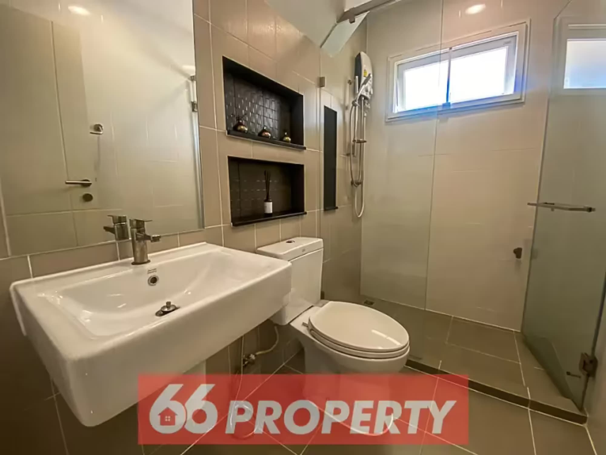 4 Bedroom House - Image 3