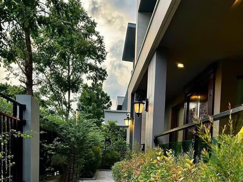5 Bed House for Sale in Saphan Sung
