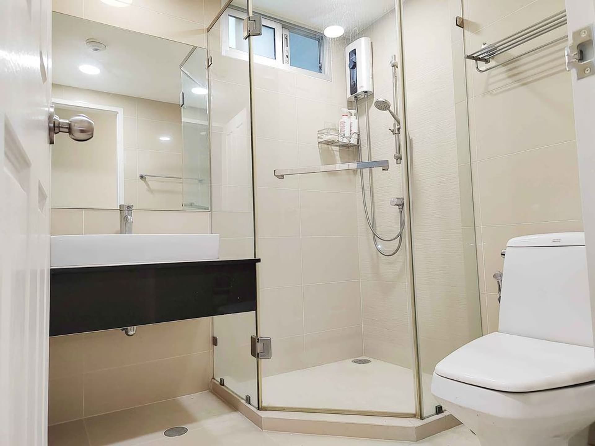 2 ห้องนอน คอนโด สำหรับ ขาย ใน Huai Khwang - Image 5