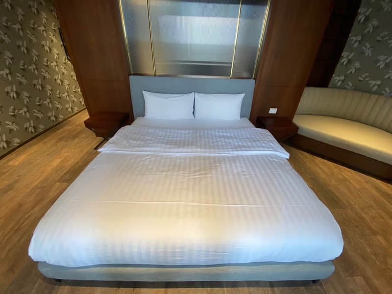 Condo for Rent at Noble Phloen Chit