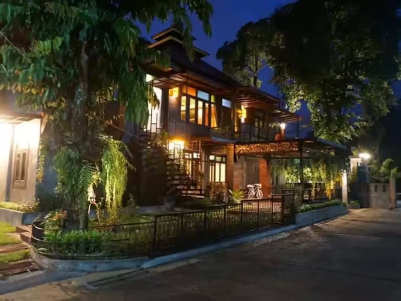 5 Bedroom House