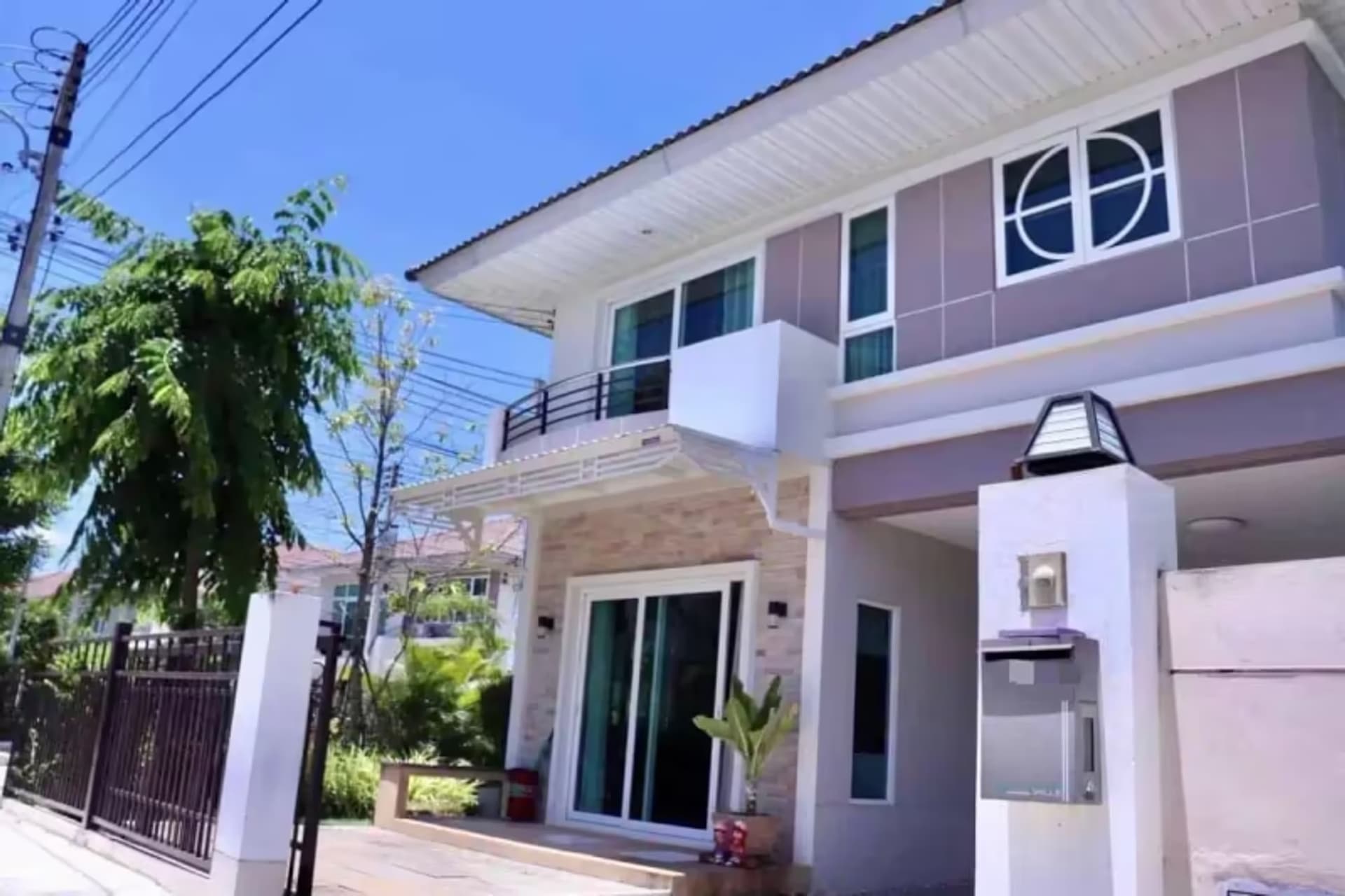 4 Bedroom House - Image 7