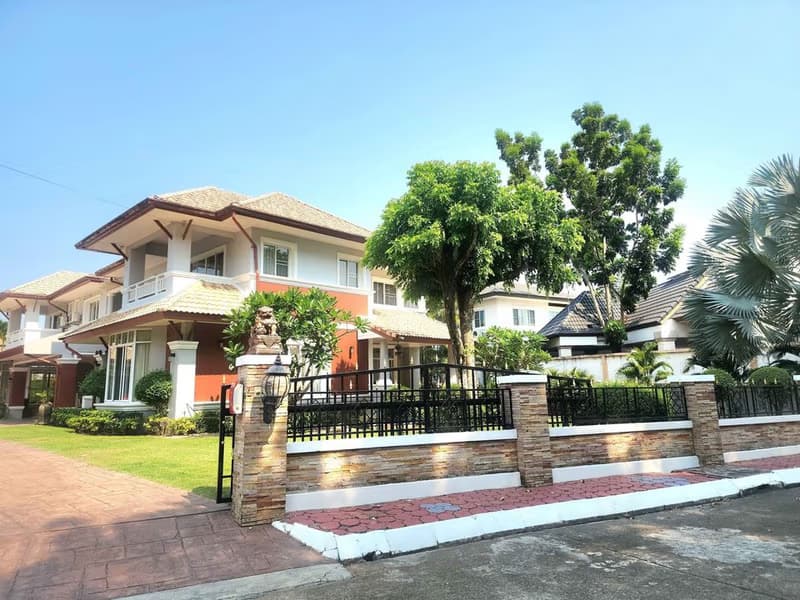 6 Bed House for Rent and Sale in Saraphi