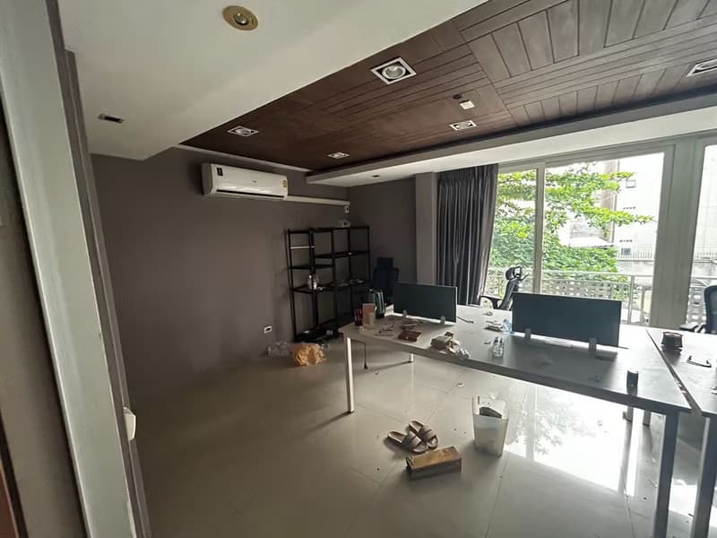 Commercial for Rent in Huai Khwang 