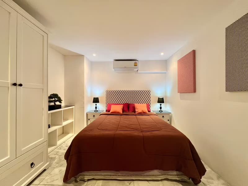 Condo for Rent, Sale at Hillside 3