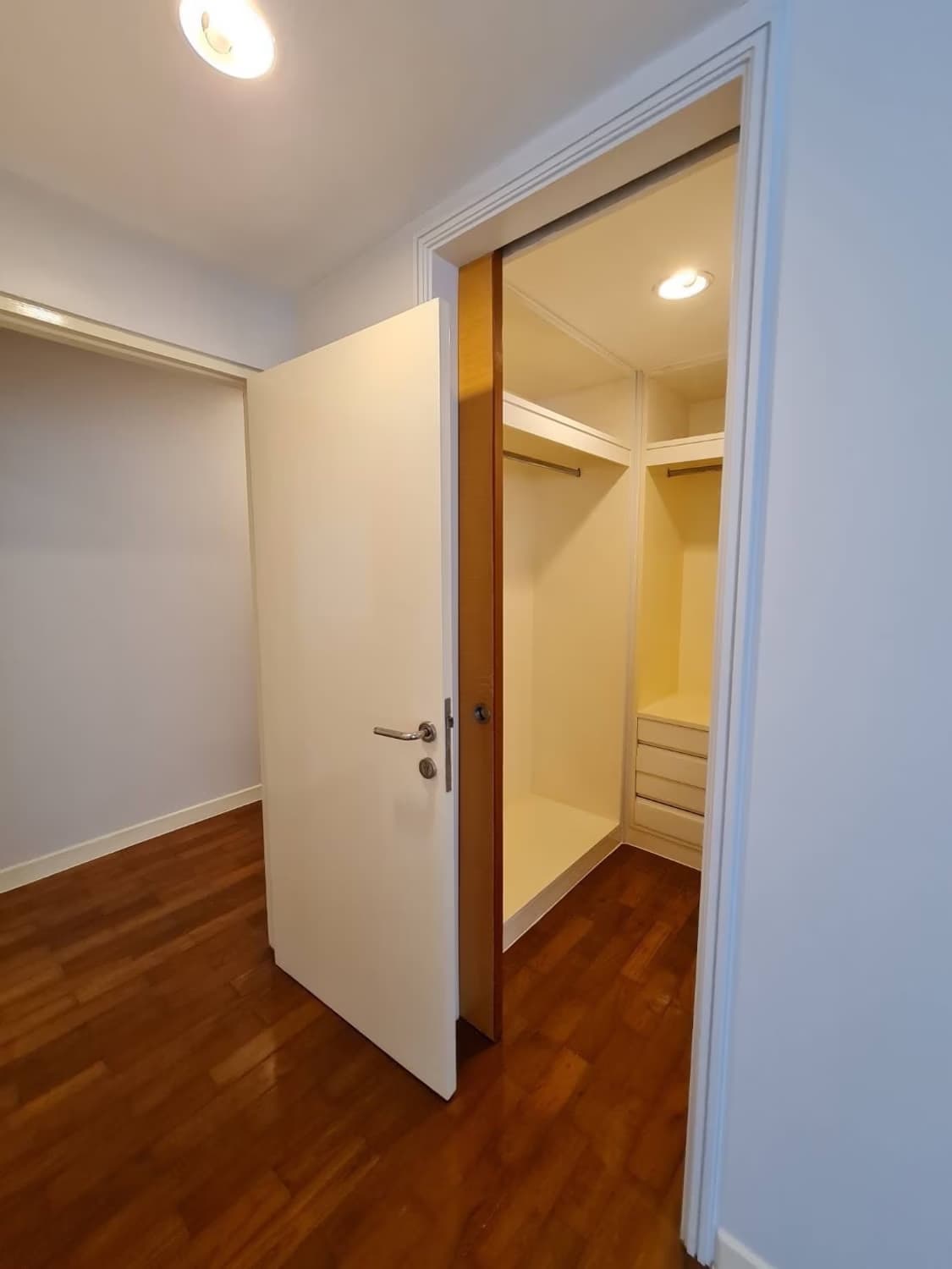 3 Bed Condo for Rent in Pathum Wan - Image 9