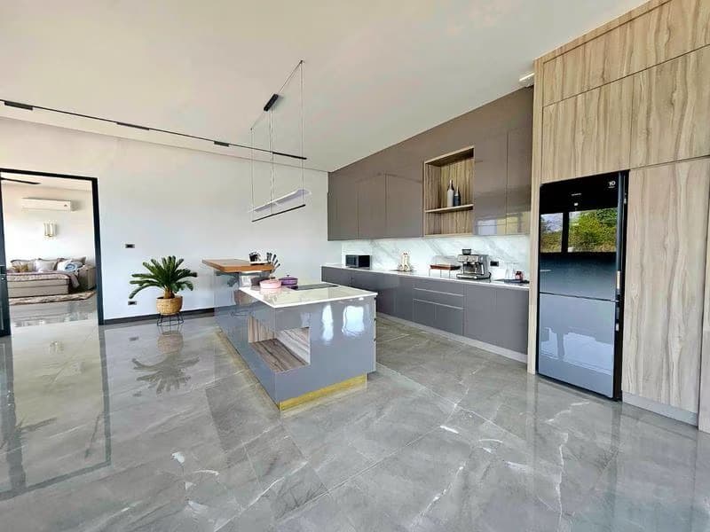 8 Bed House for Sale in San Sai District