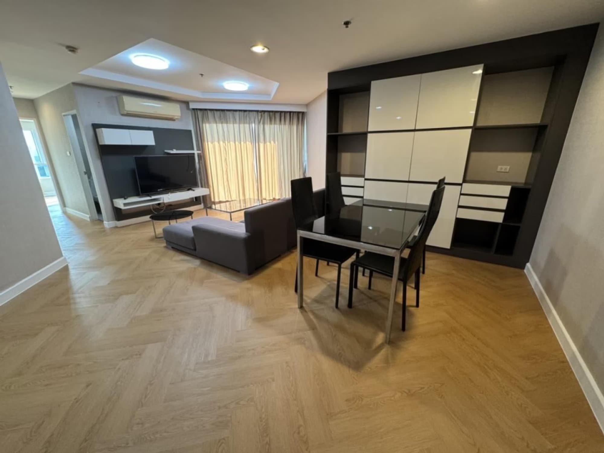 2 Bed Condo for Rent in Huai Khwang - Image 1