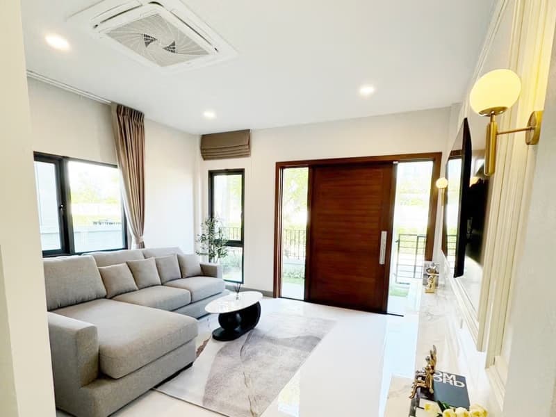 5 Bed House for Rent in Bang Phli