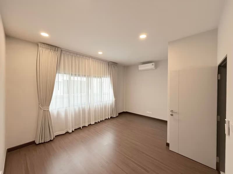 4 Bed House for Rent in Bang Phli