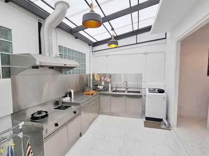 3 Bed Townhouse for Rent in Bang Na