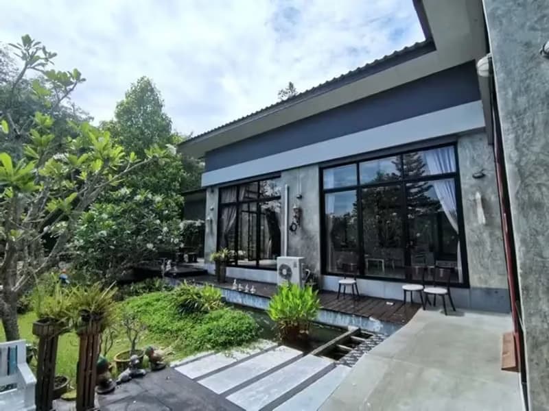 5 Bedroom House