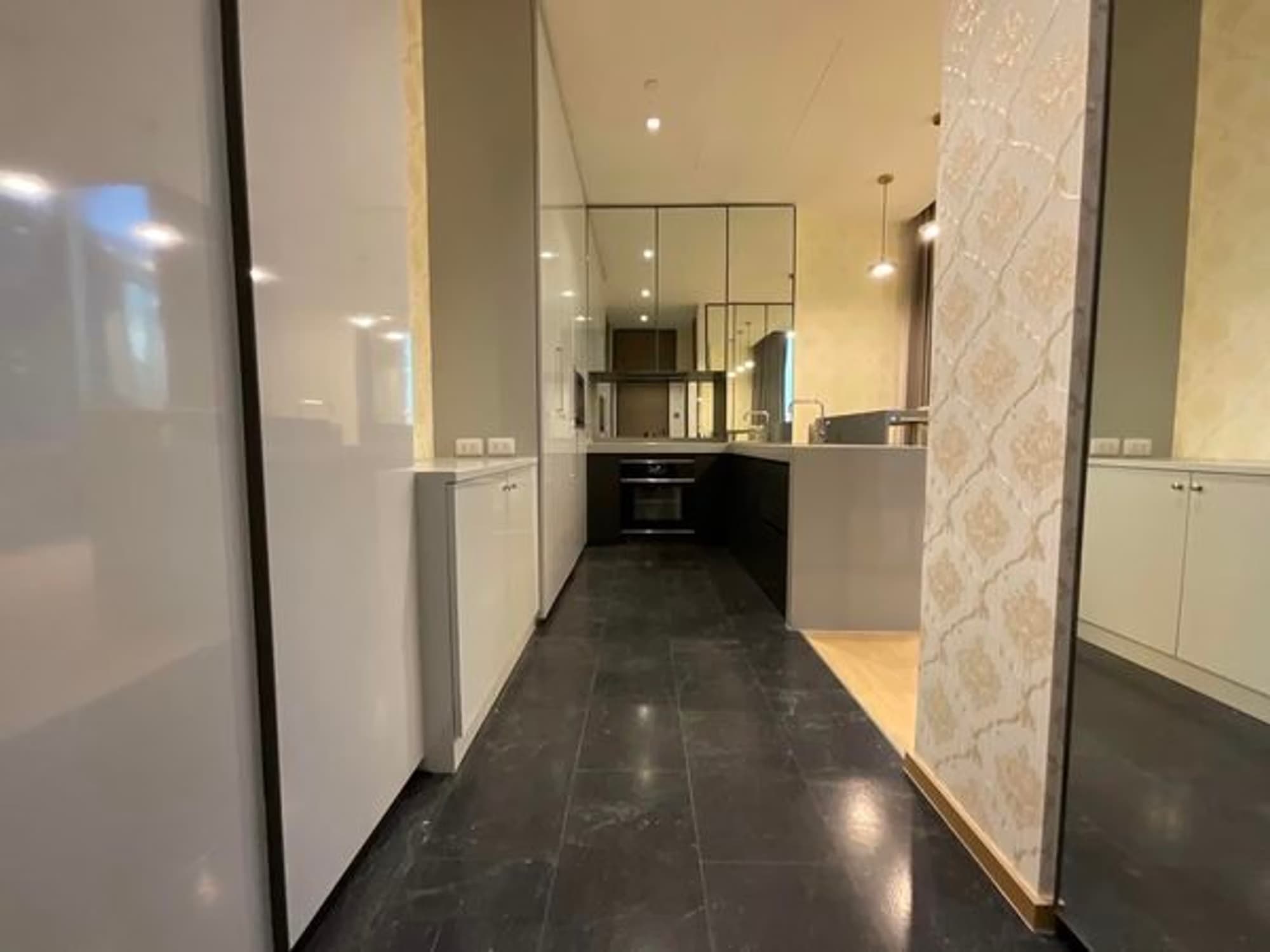 Condo for Rent at 28 Chidlom by SC Asset - Image 4