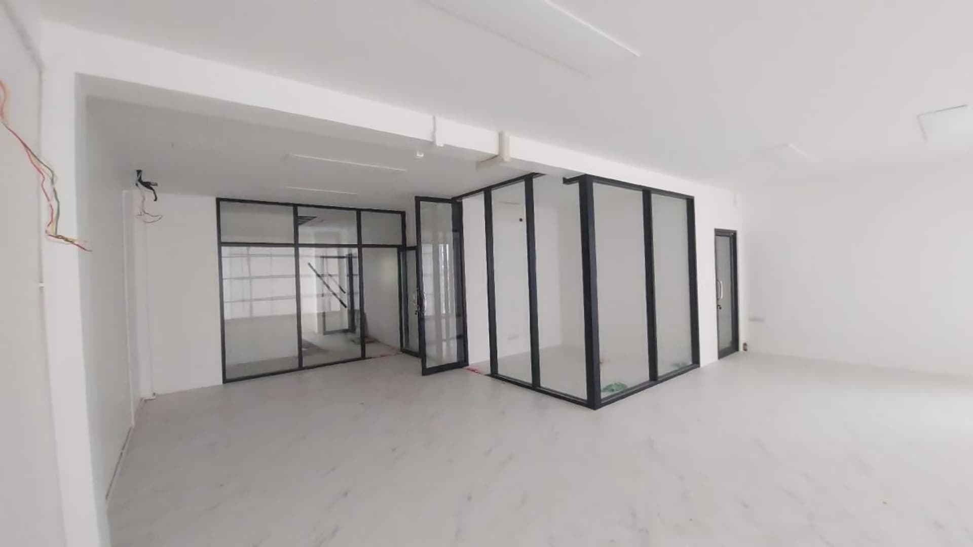 1 Bed Commercial for Rent in Din Daeng - Image 2