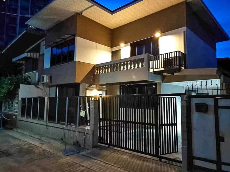 3 Bedroom House for Rent Ekkamai 12