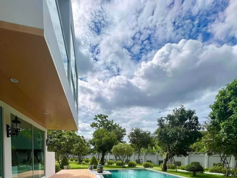 5 Bedroom House