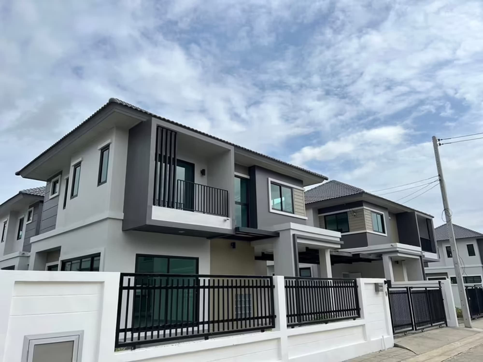 3 Bedroom House - Image 15