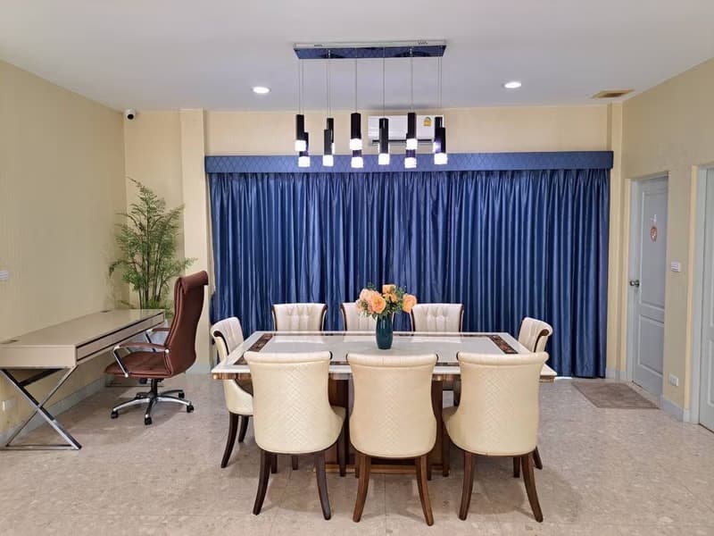4 Bed House for Rent in Saphan Sung