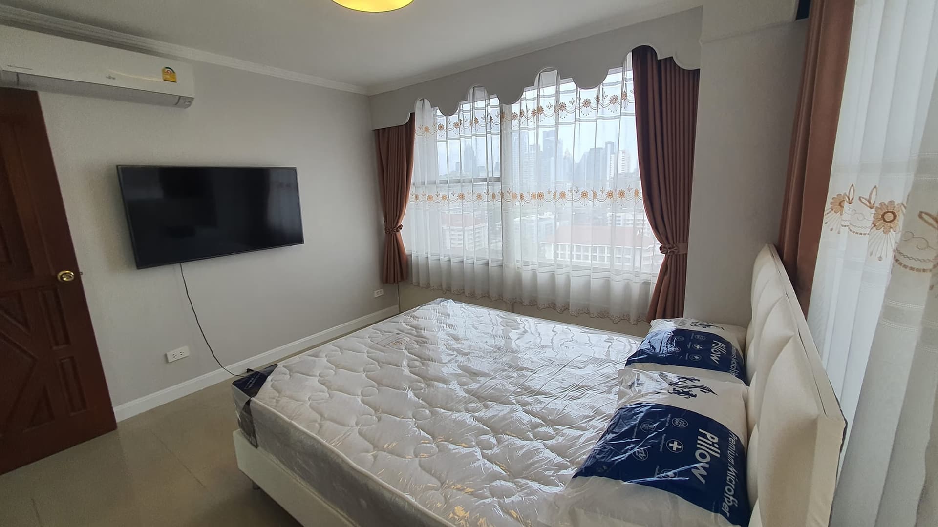 3 Bed Condo for Rent and Sale in Watthana - Image 6