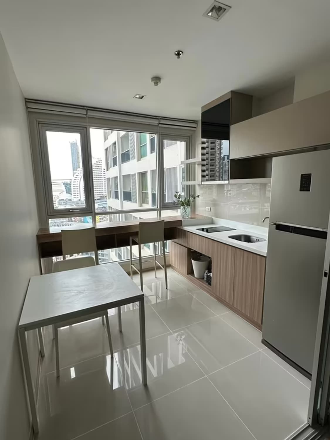 Condo for Rent at Rhythm Sathorn - Image 2