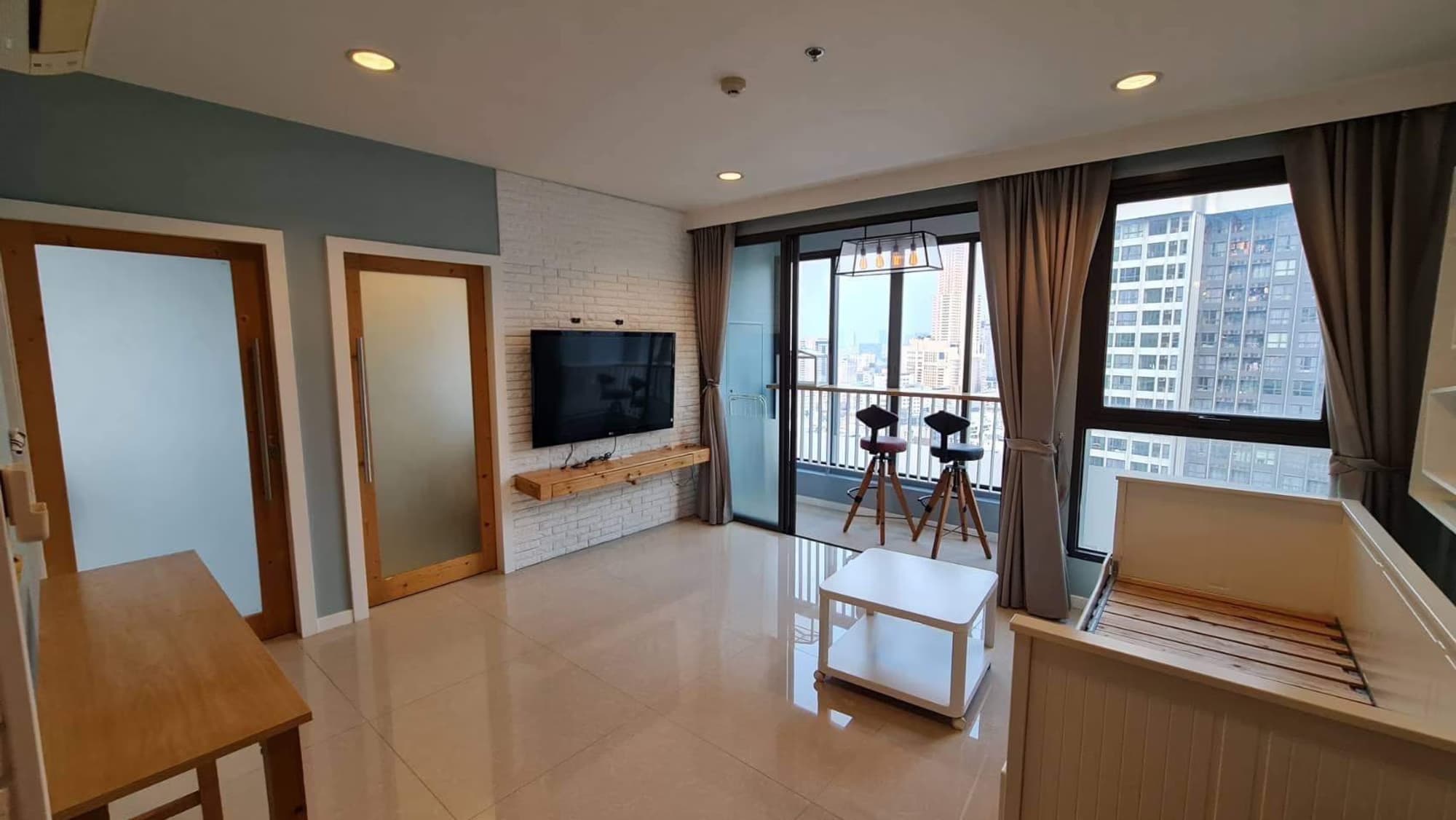 2 Bed Condo for Sale in Ratchathewi - Image 2