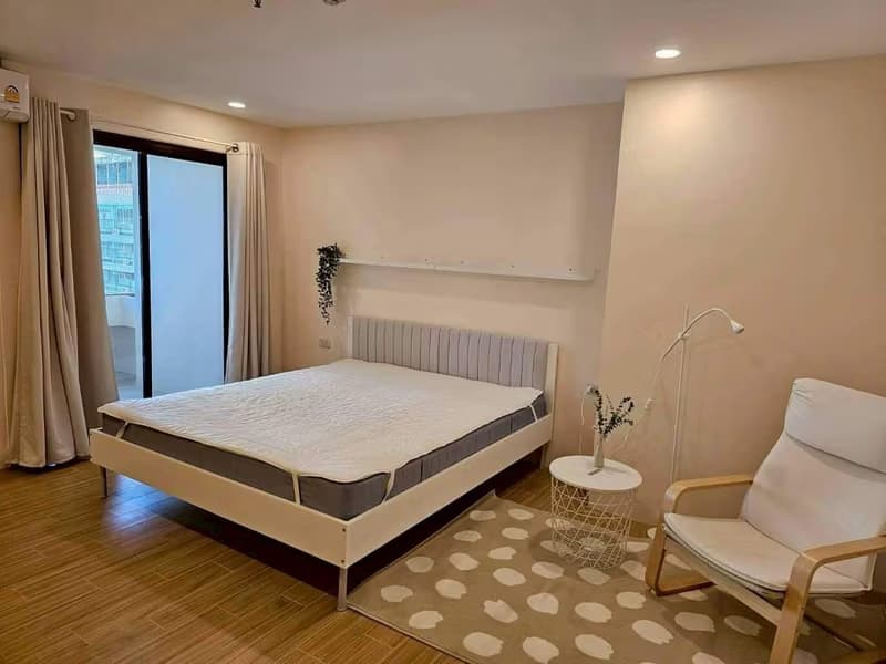 3 Bed Condo for Rent in Watthana