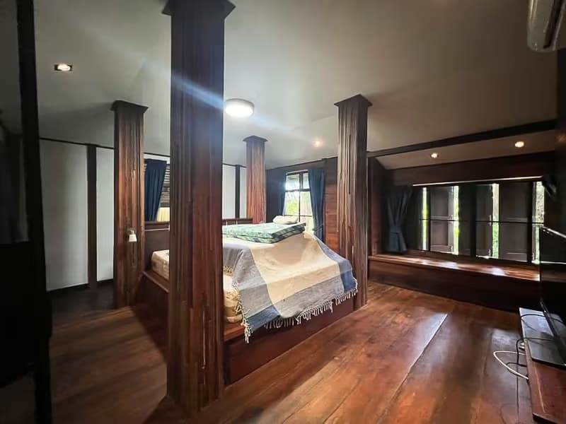 6 Bedroom House