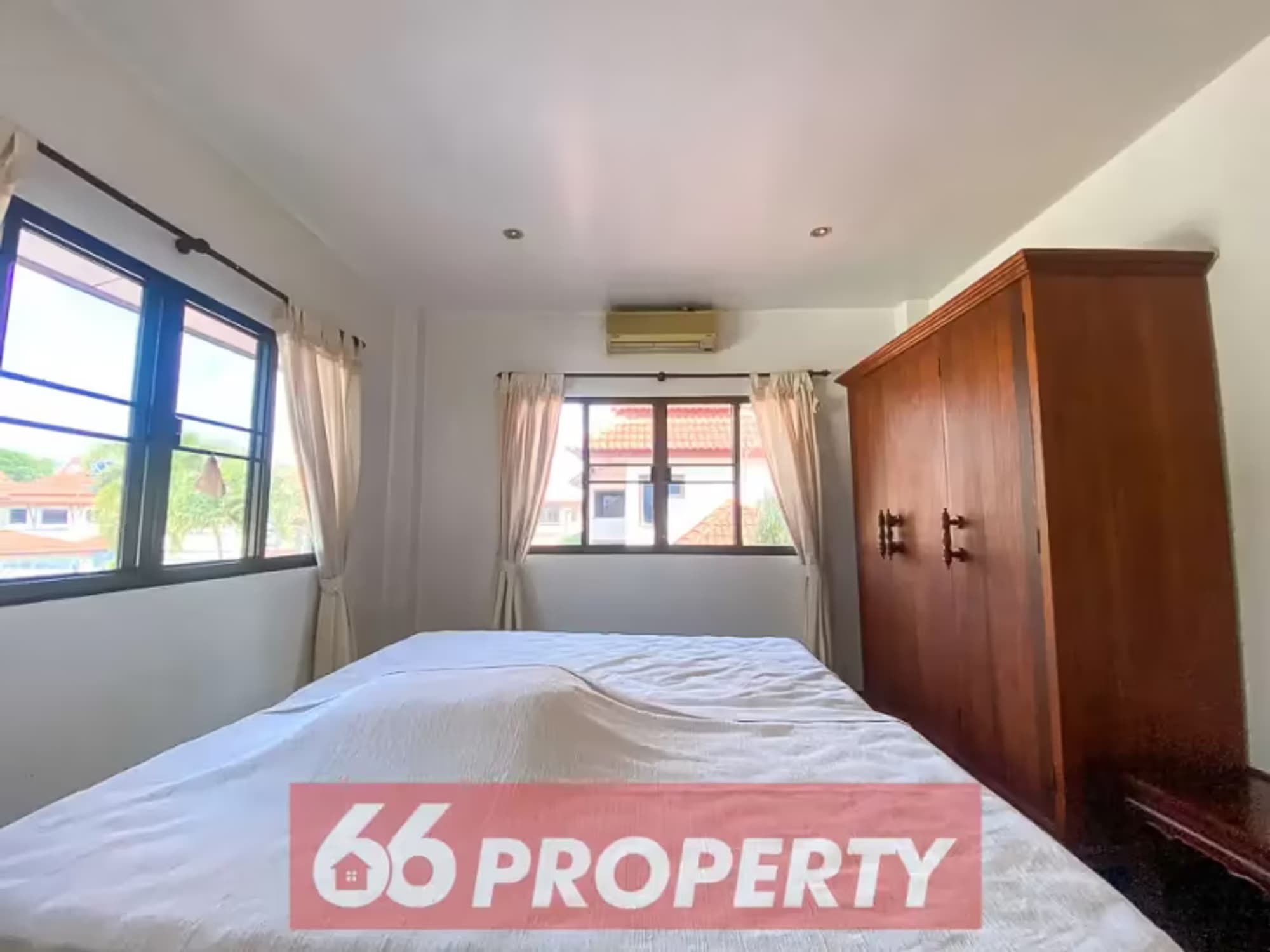 5 Bedroom House - Image 13