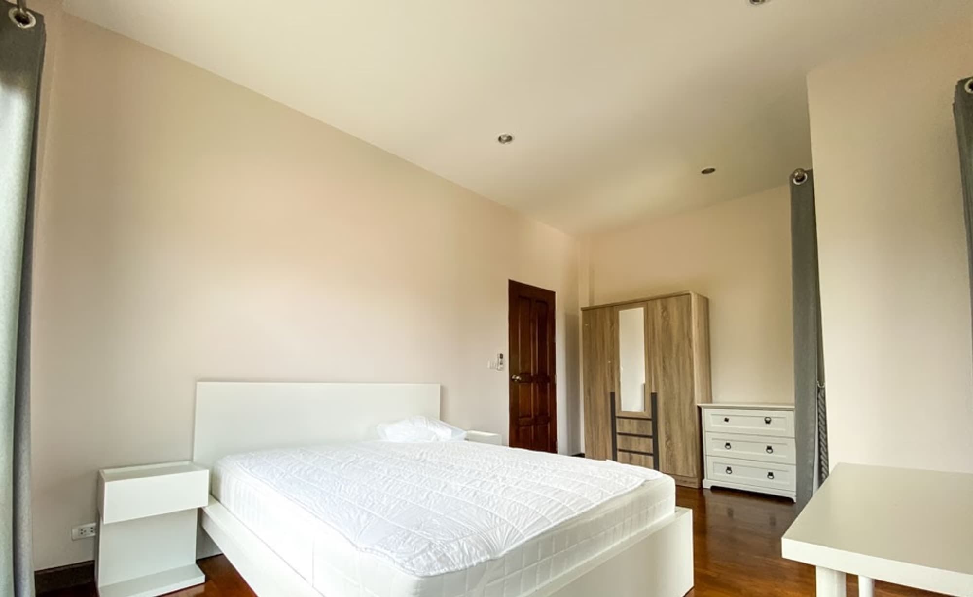 3 Bedroom House - Image 13