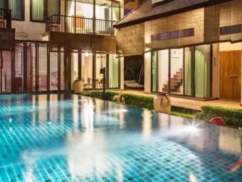6 Bedroom House