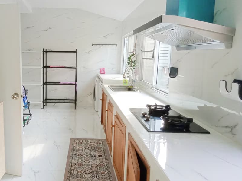 5 Bed House for Sale in Saraphi