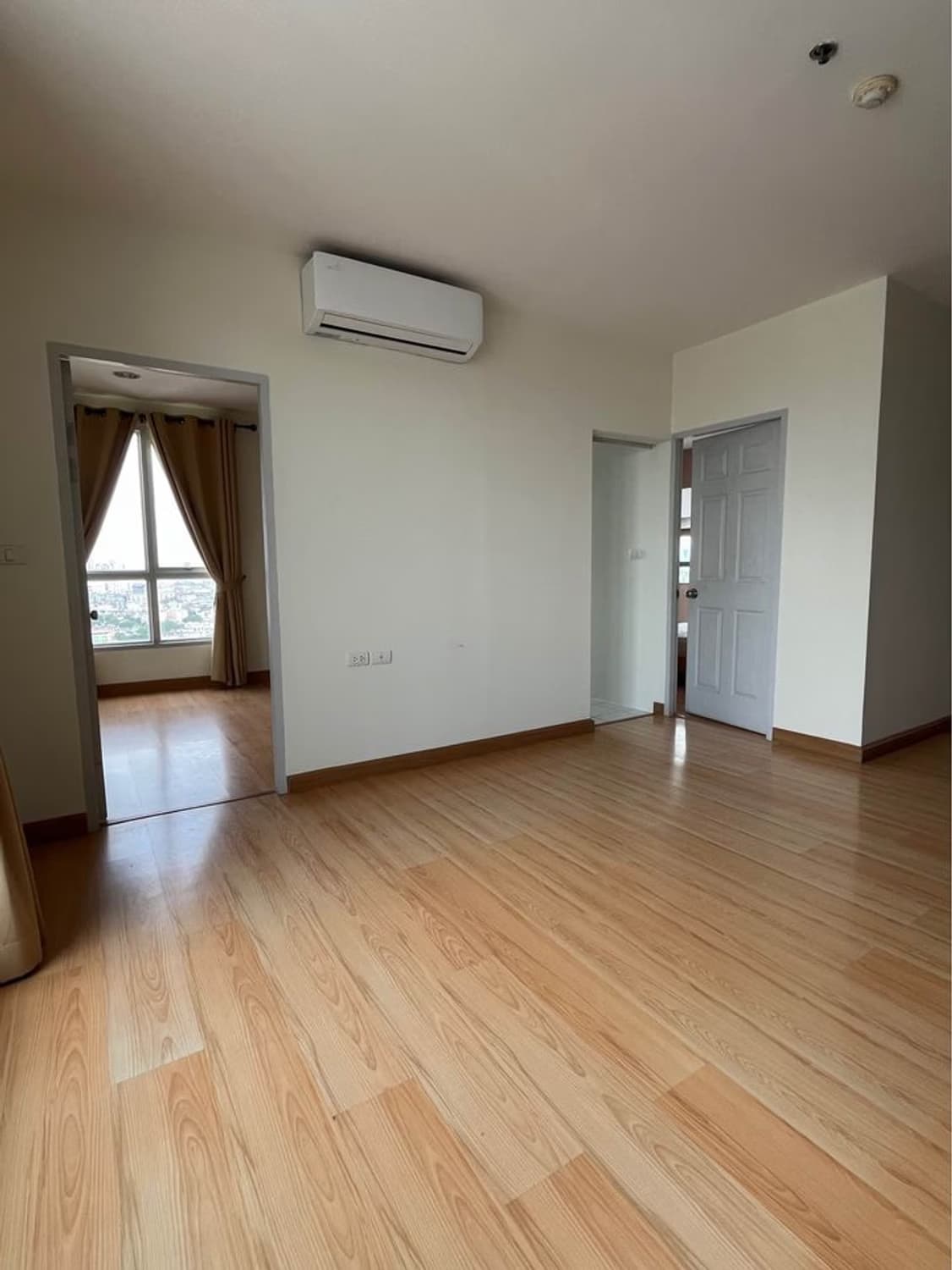 2 Bed Condo for Sale in Huai Khwang - Image 4