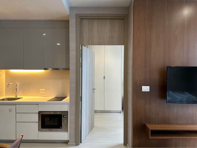 1 Bed Condo for Rent and Sale  Near Phloen Chit BTS