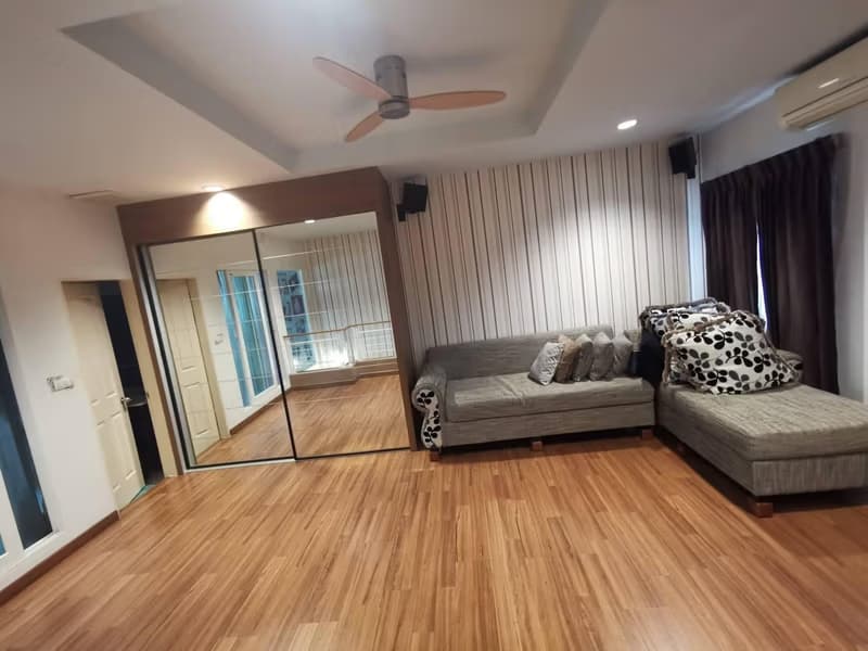 3 Bed Townhouse for Sale in Yan Nawa