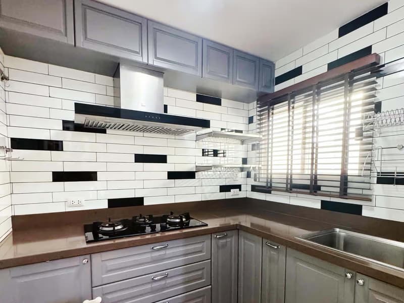 4 Bed Townhouse for Rent in Phra Khanong