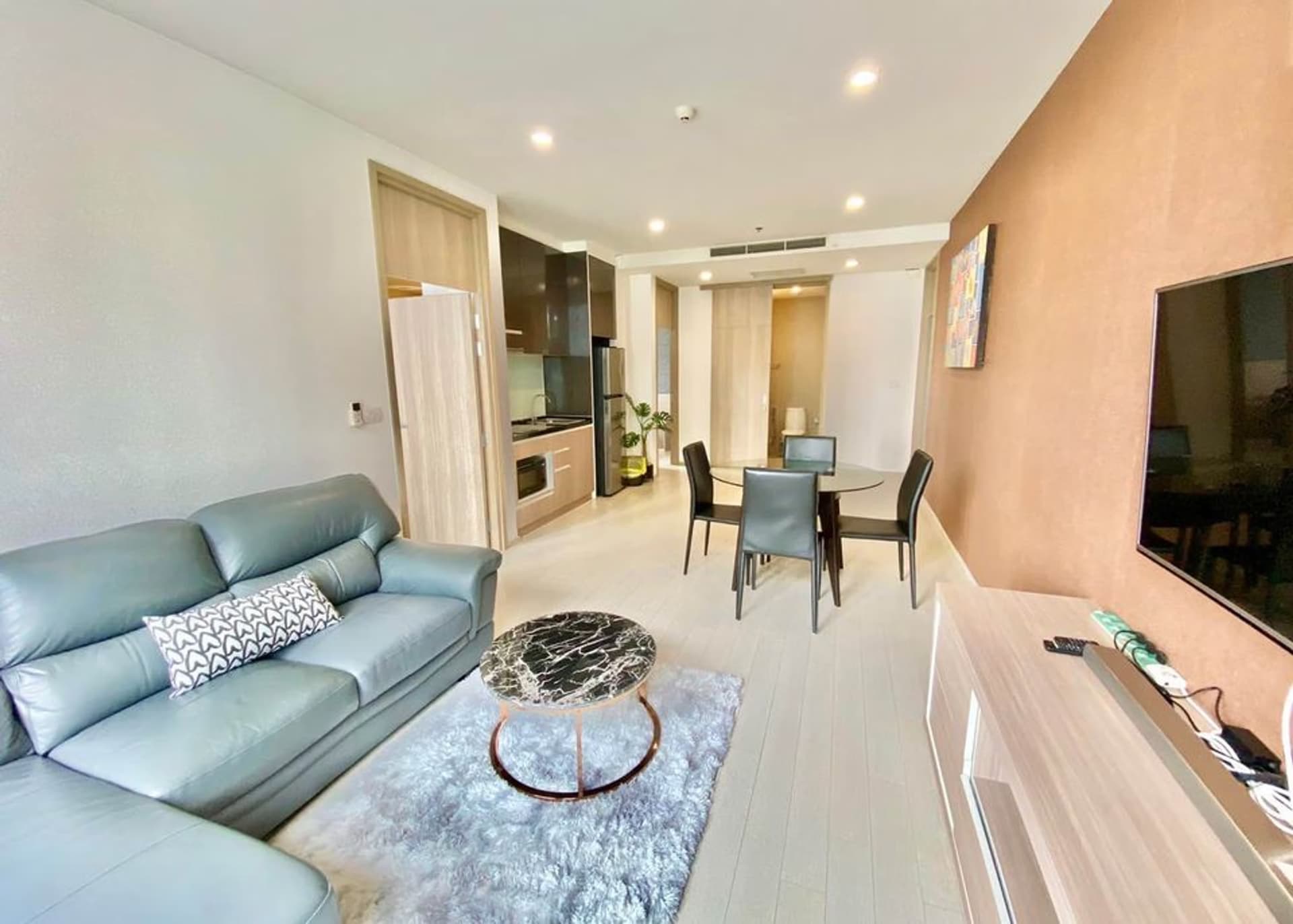 2 ห้องนอน Condo สำหรับ จำหน่าย ใกล้ Phloen Chit BTS - Image 1