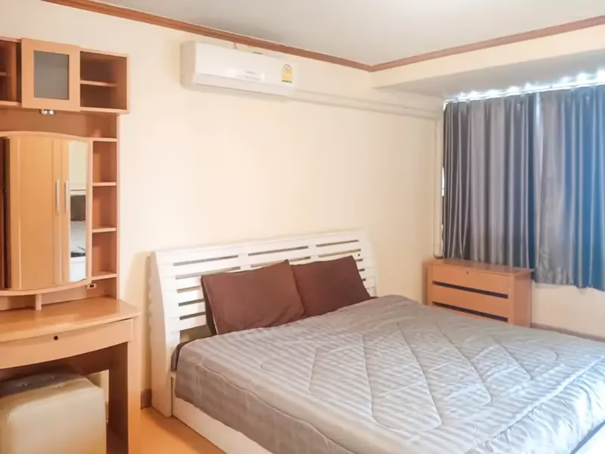 4 Bedroom Condo - Image 16
