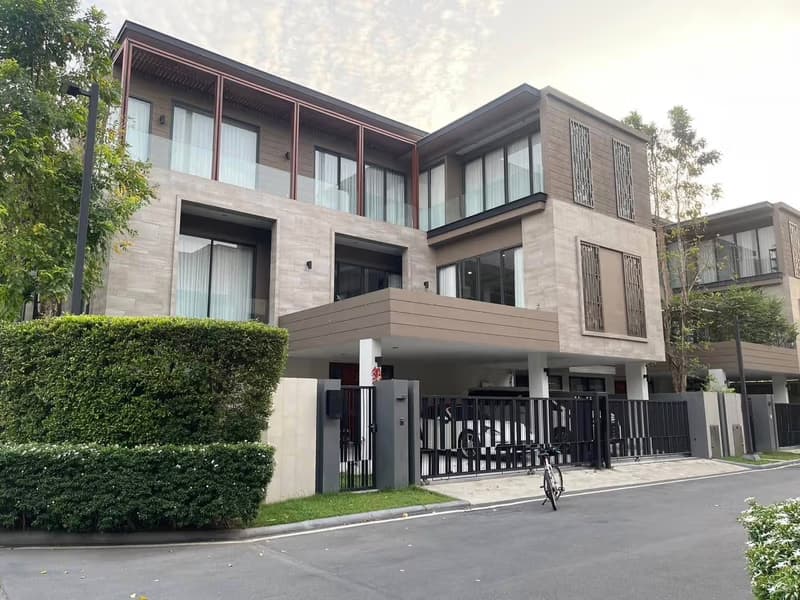 4 Bed House for Rent and Sale in Bang Kapi