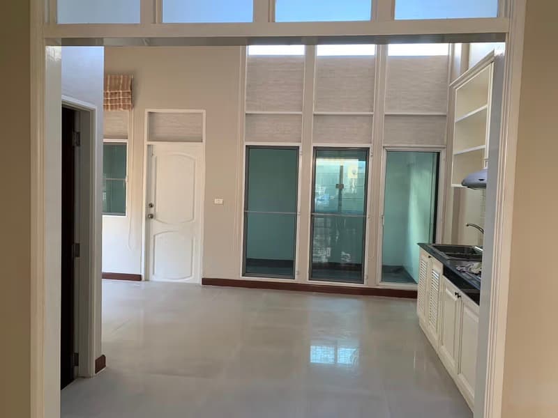 Townhouse for Rent in Phra Khanong