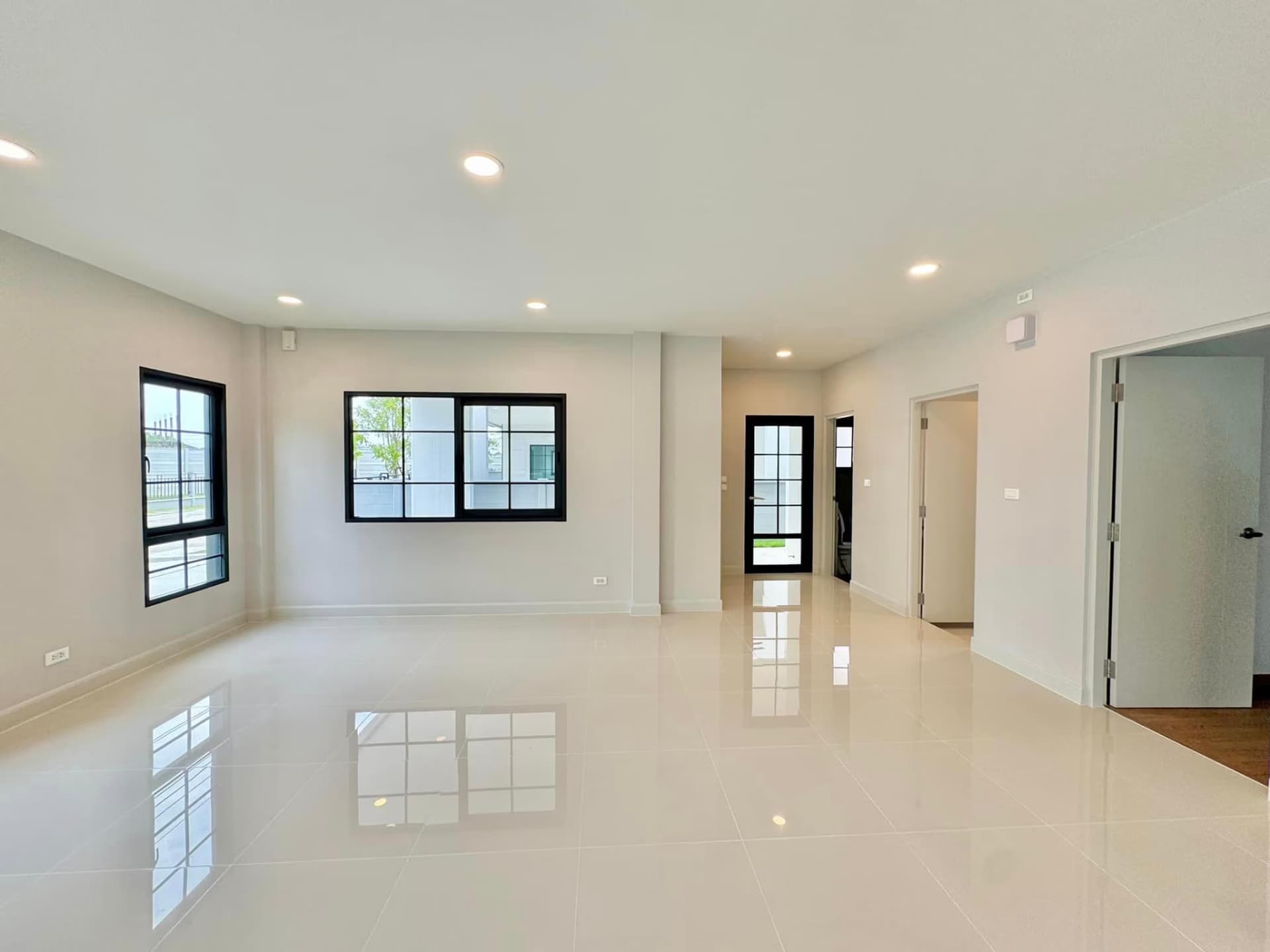 4 ห้องนอน บ้าน สำหรับ ขาย ใน Bang Phli, Samut Prakan - Image 6