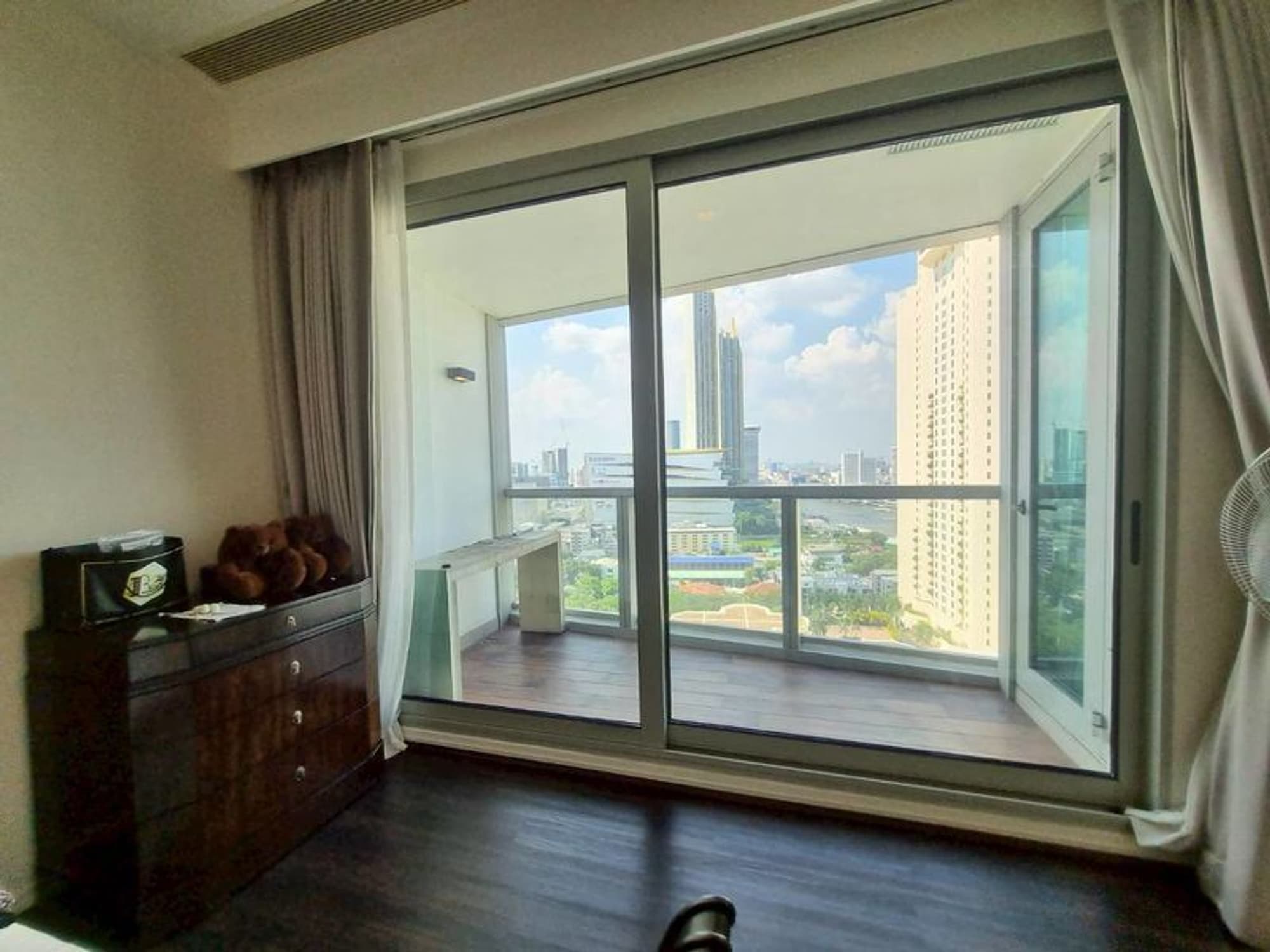 4 Bed Condo for Sale in Khlong San - Image 5