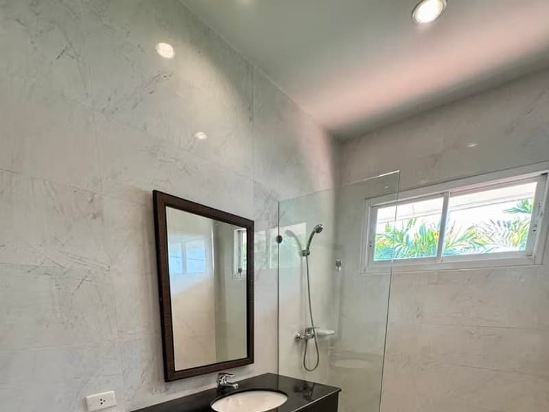 4 Bed House for Rent in Hang Dong District