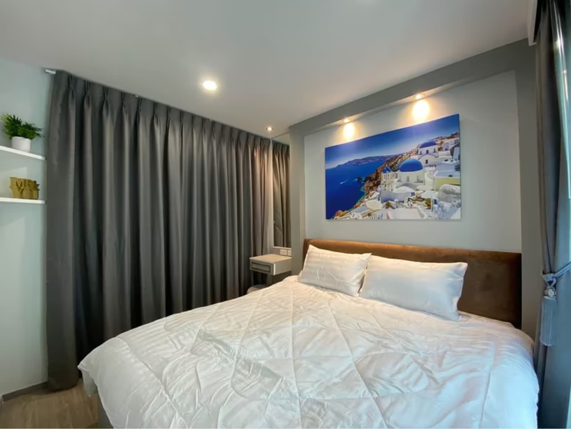 1 Bedroom Condo - Image 1