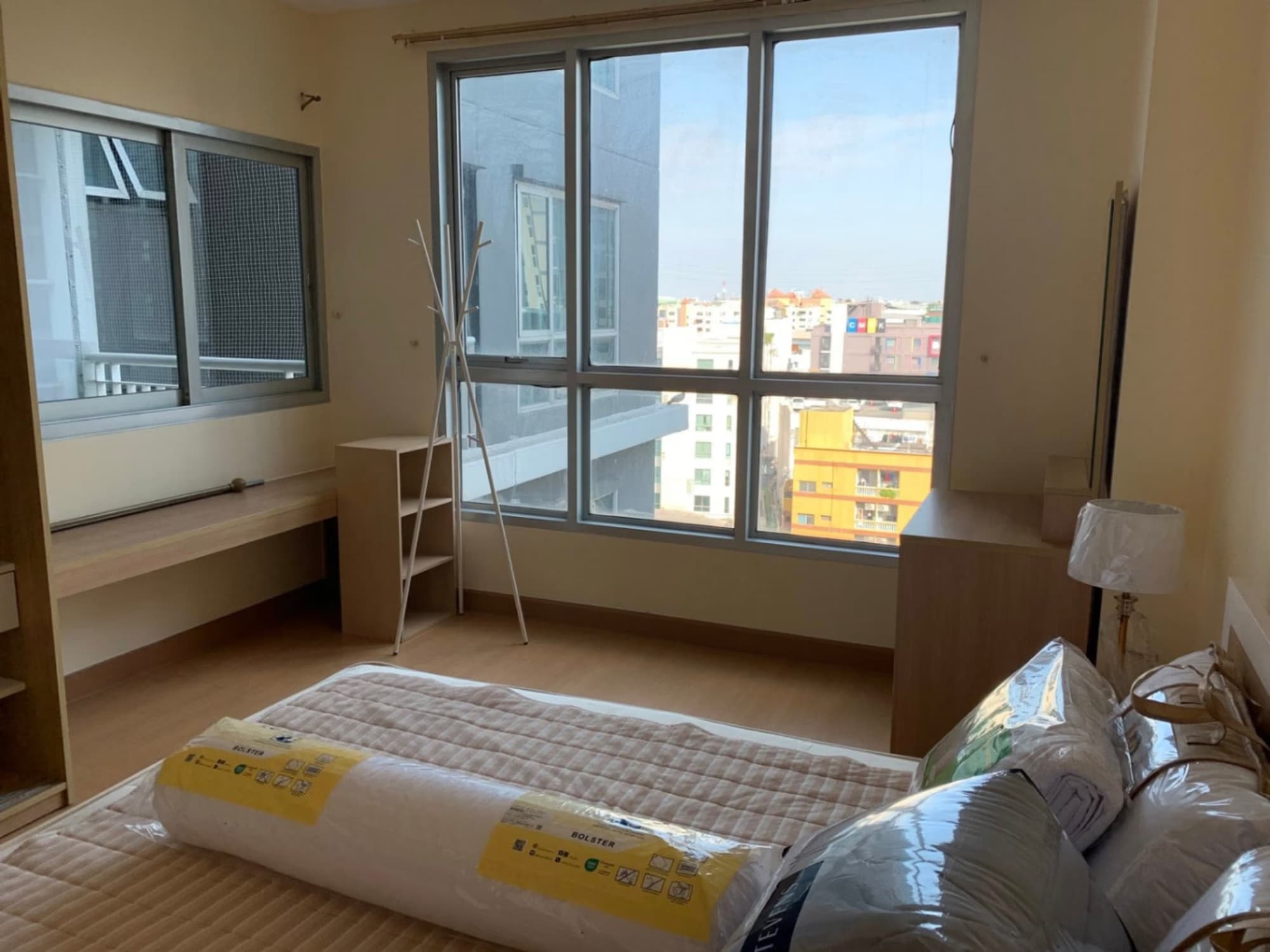 1 Bed Condo for Sale in Huai Khwang - Image 16