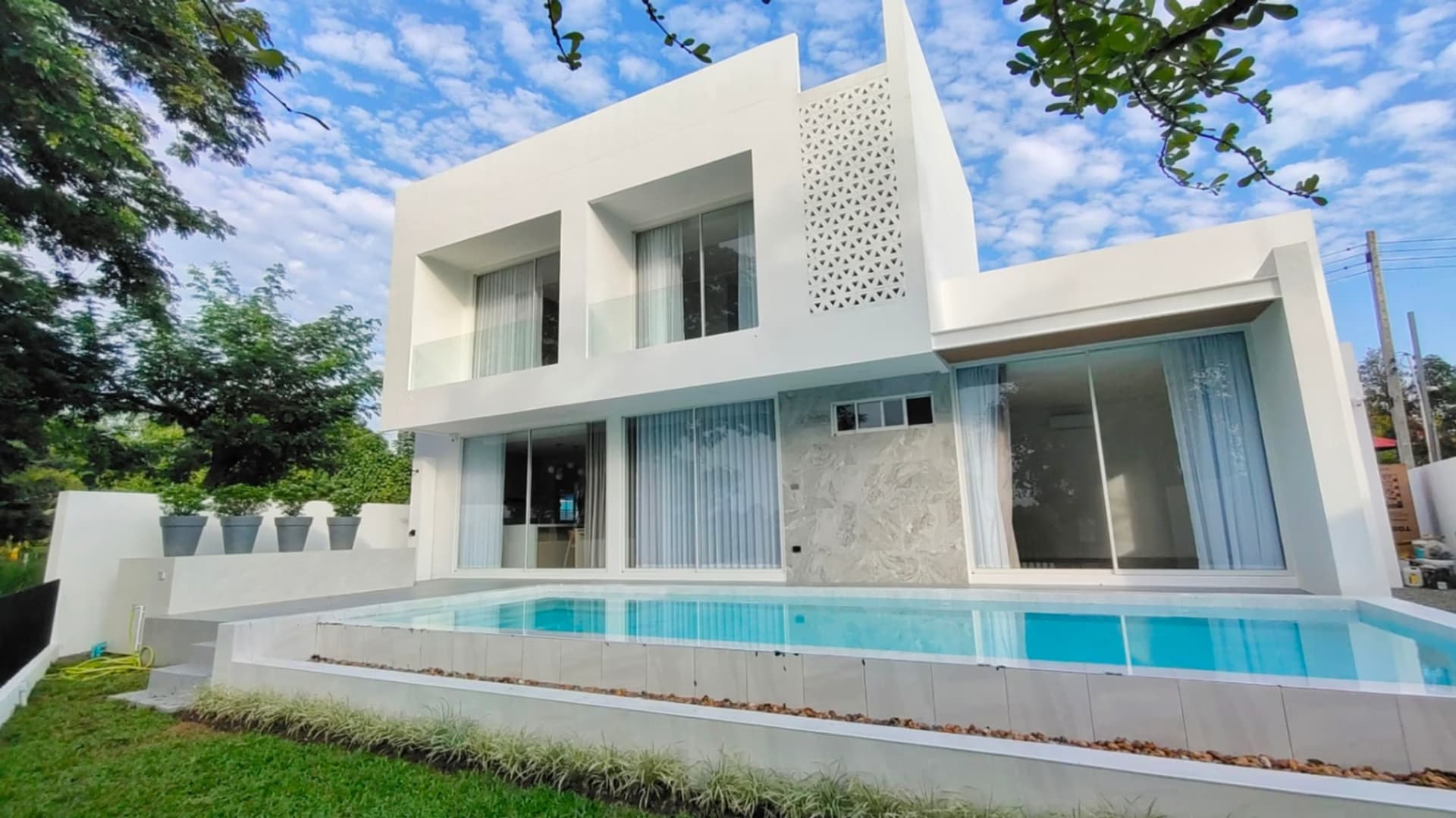 3 Bed House for Rent and Sale in San Kamphaeng District - Image 2