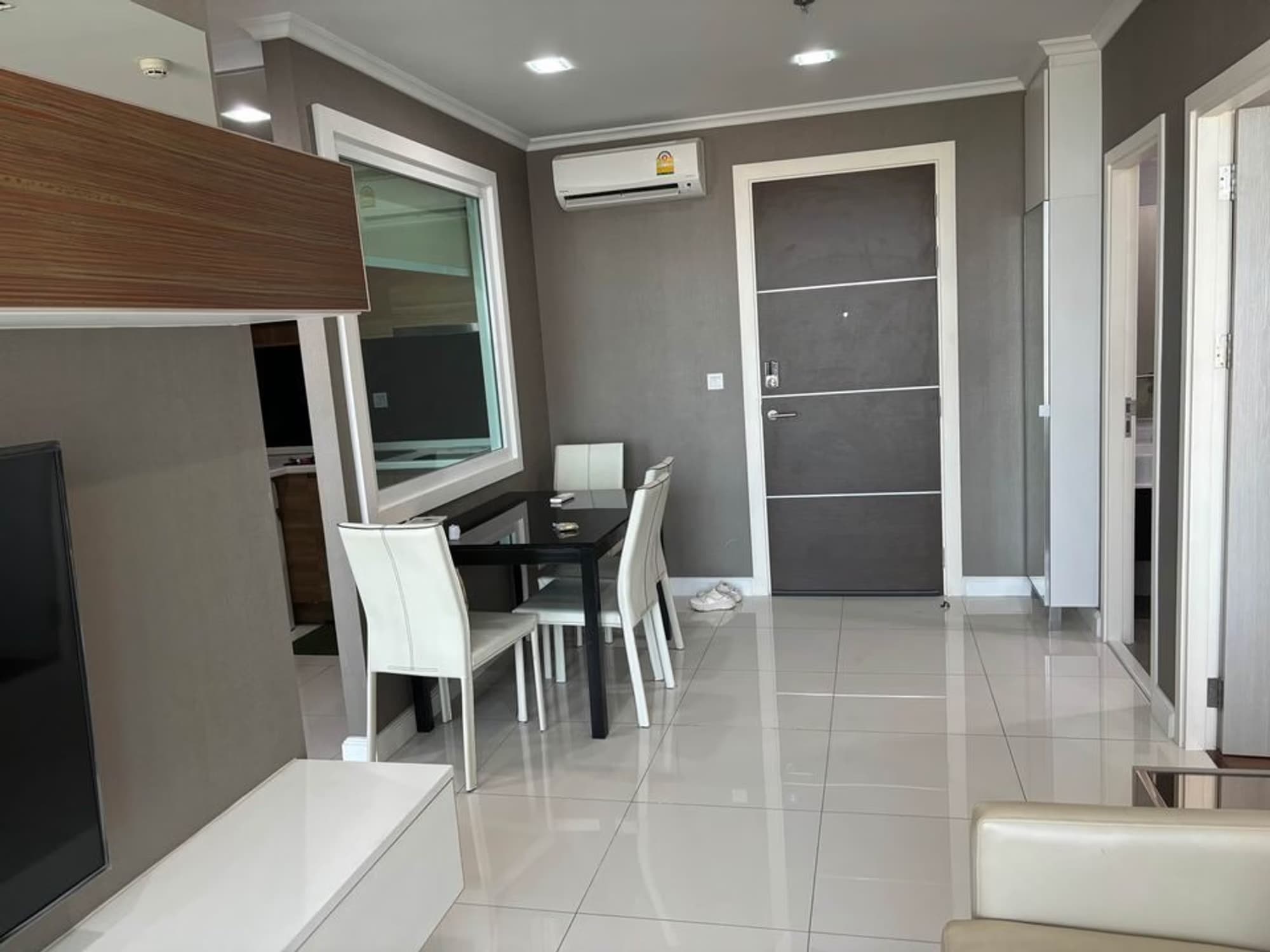 2 Bed Condo for Sale in undefined - Image 2