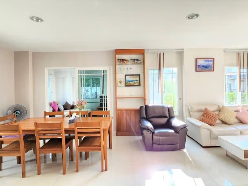 4 Bed House for Rent in Mueang Chiang Mai