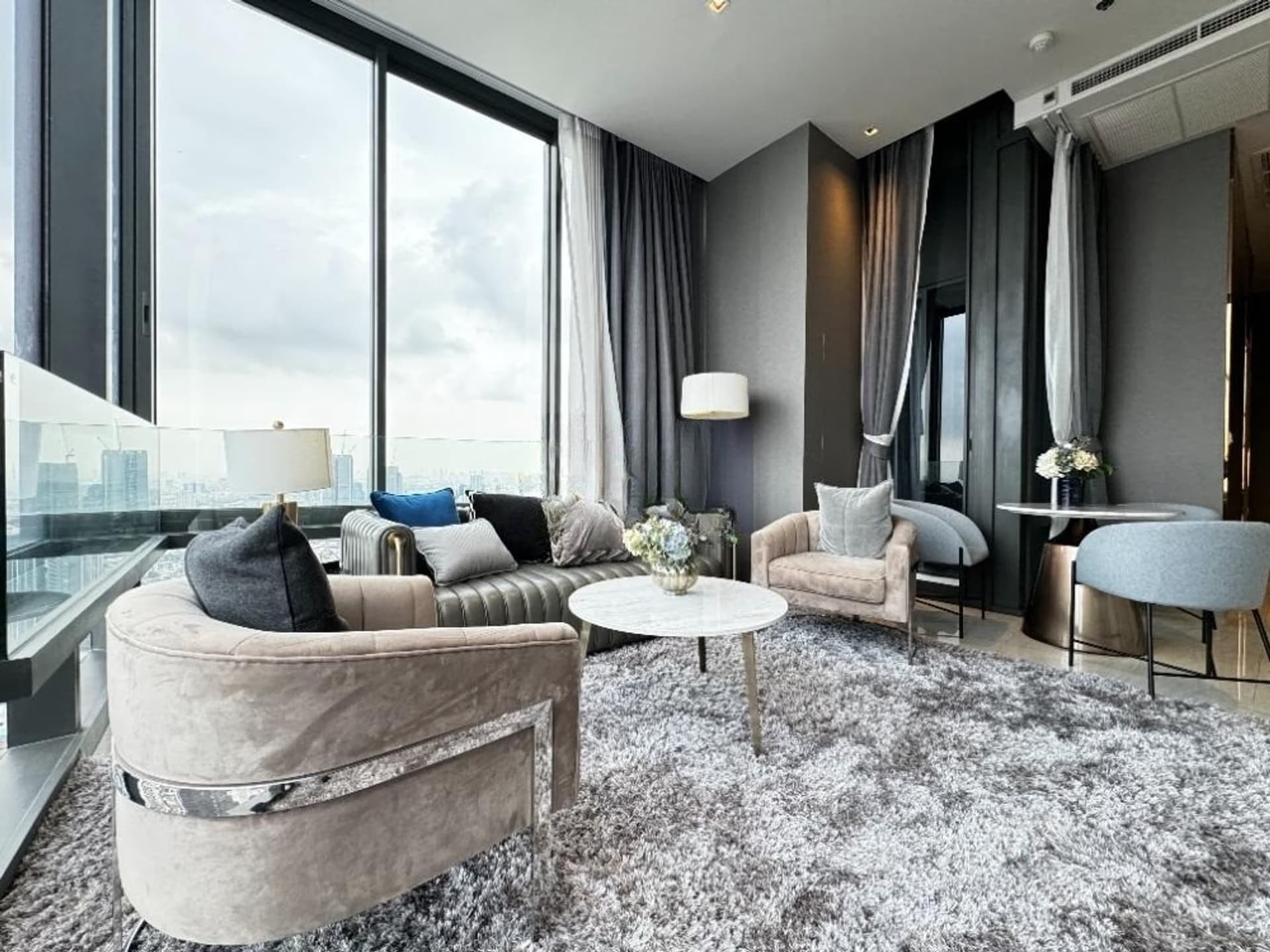 2 ห้องนอน คอนโด สำหรับ จำหน่าย ใน Bang Rak - Image 1