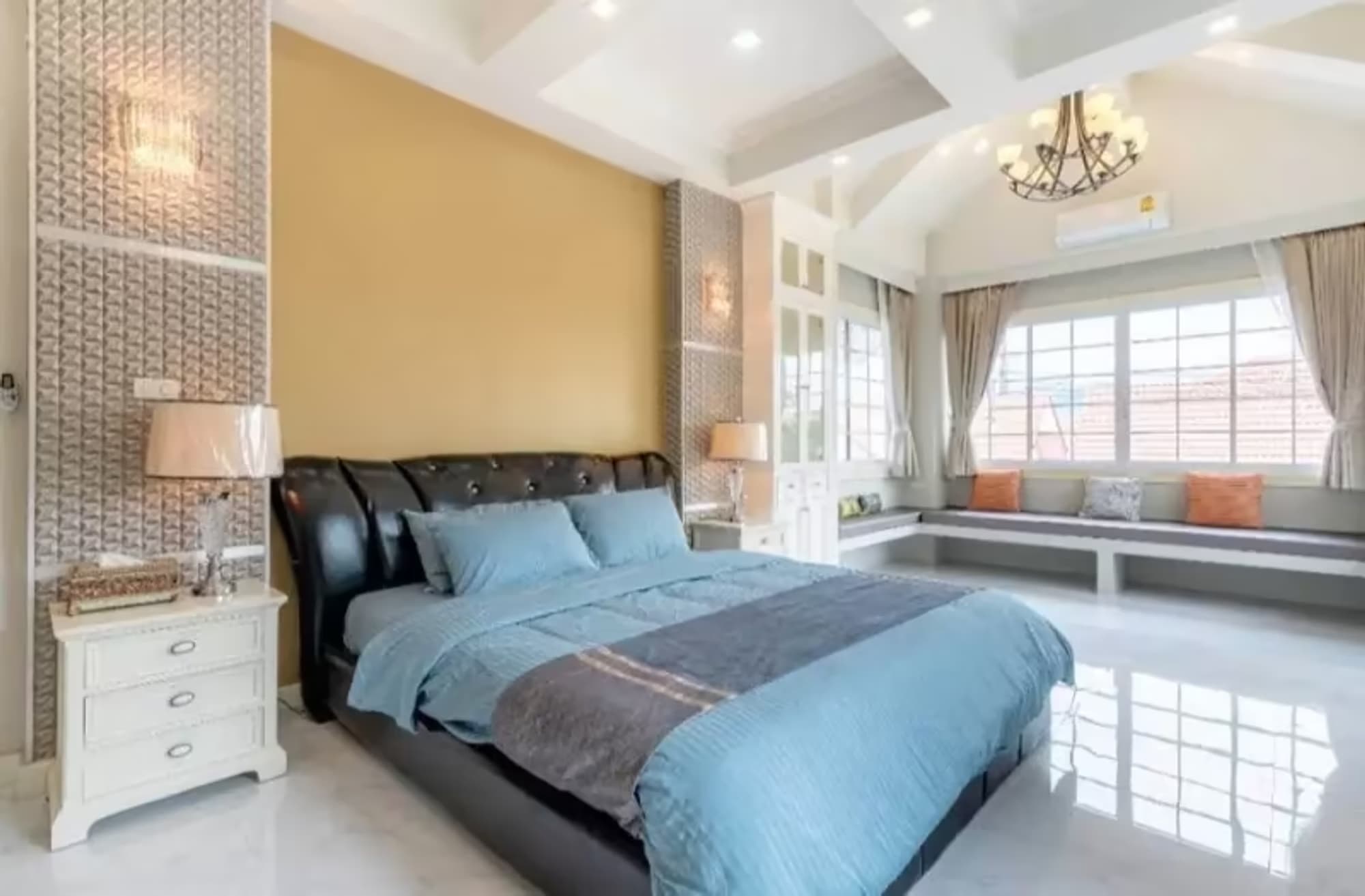 4 Bedroom House - Image 12