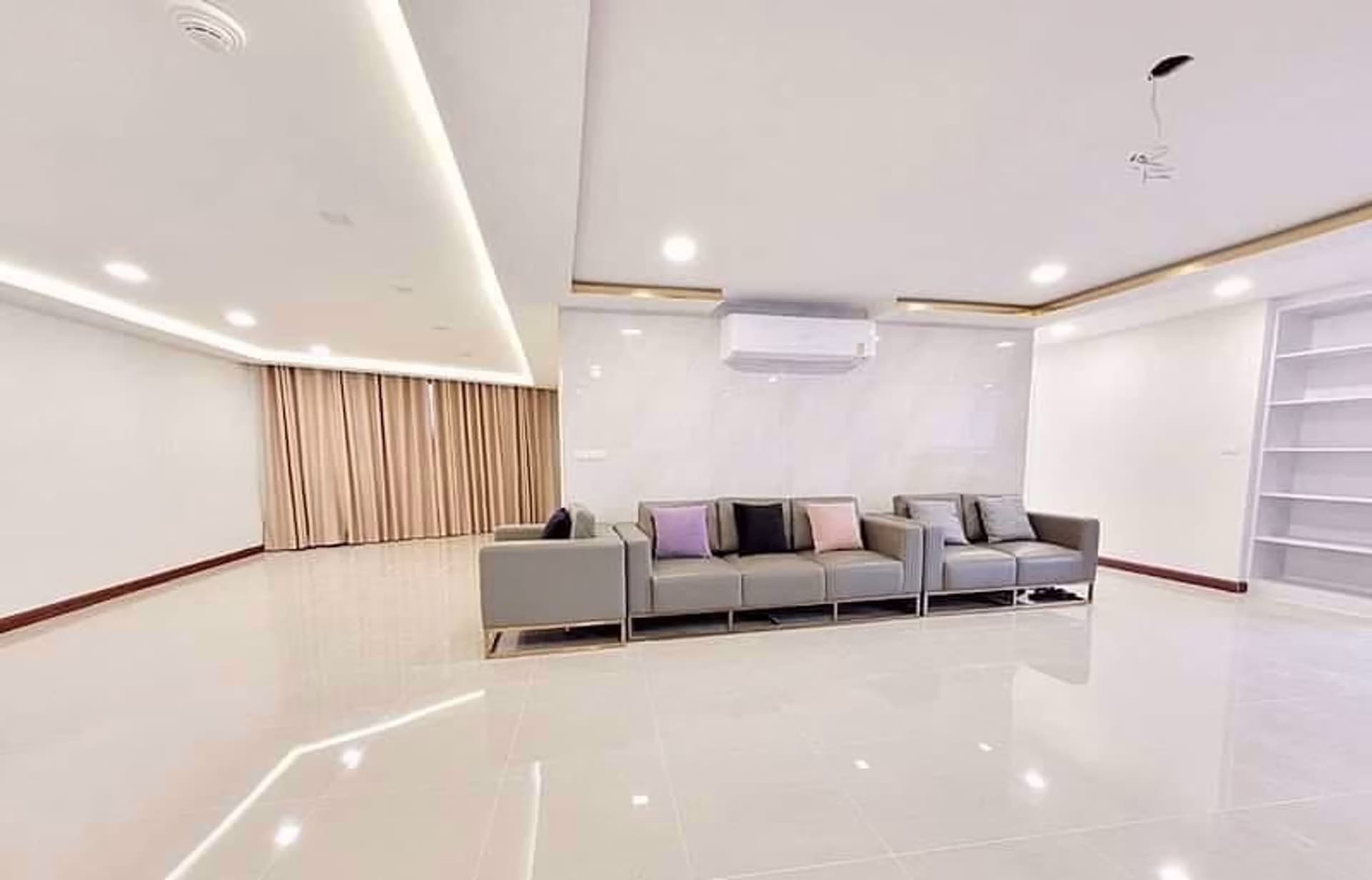 3 Bed Condo for Rent in Khlong Toei - Image 3